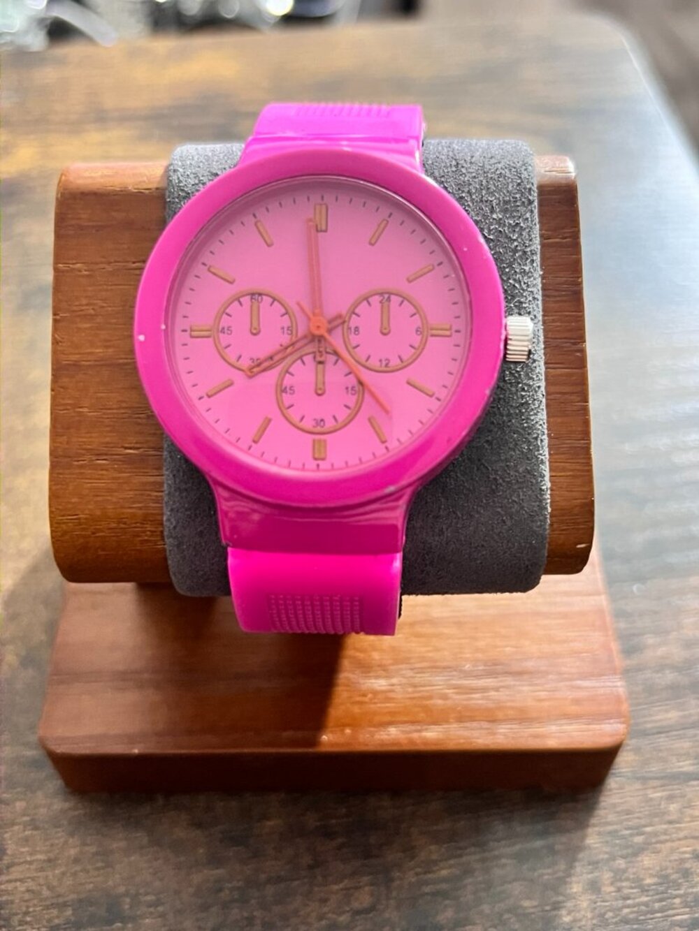 Hot pink/fuchsia quartz fashion watch